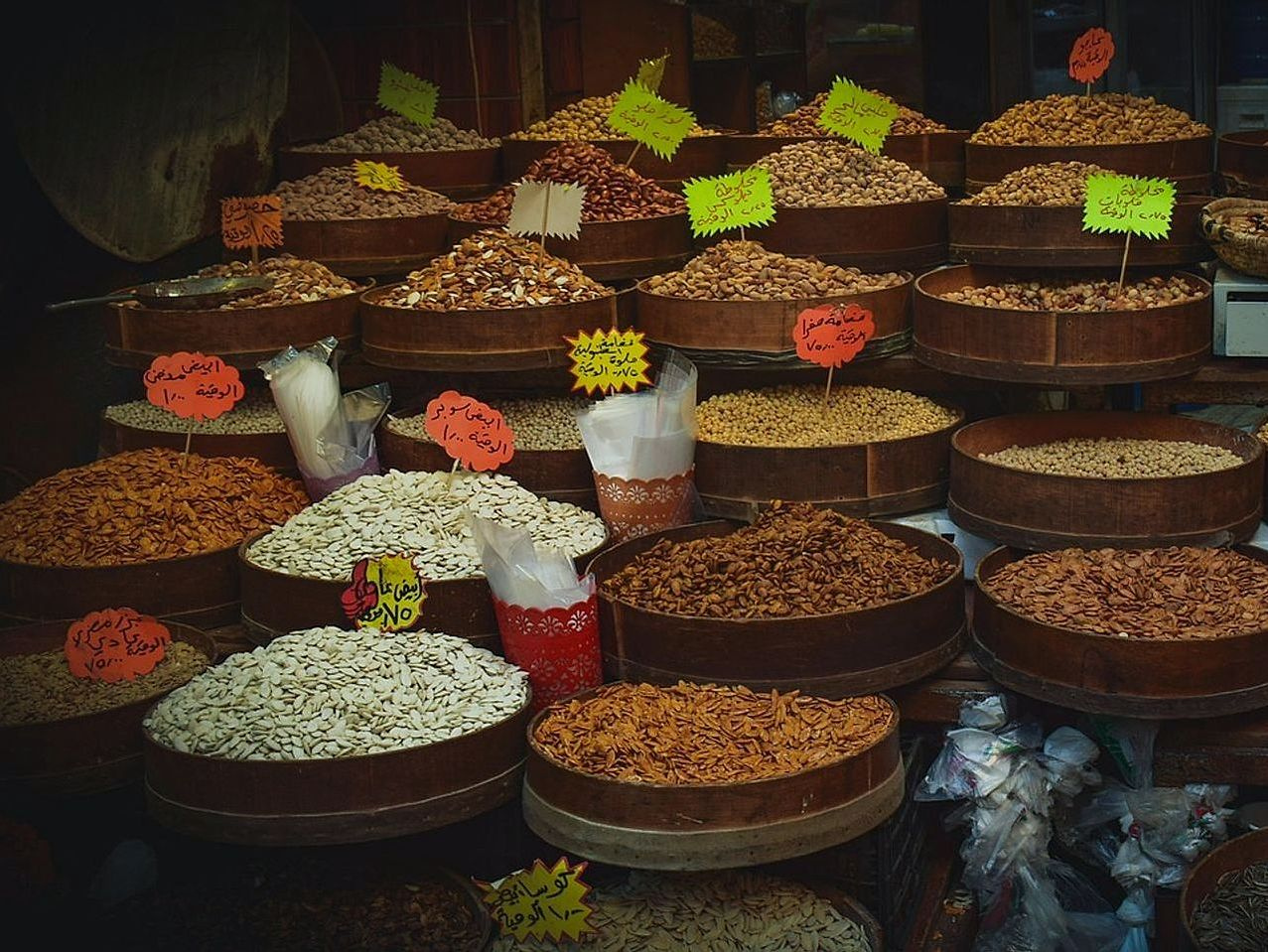 গাঁয়ের বাজারে মৌসুমী পণ্য পাবেন